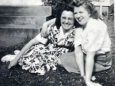 J8 Photo 1940's Beautiful Women Pretty Ladies Embrace Affectionate Gay Interest picture