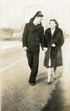 AC78 Original Vintage Photo WWII ERA COUPLE HOLDING HANDS c 1940's picture