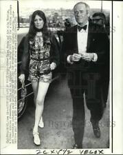 1971 Press Photo Henry Fonda and wife Shirlee arrive at Los Angeles Music Center picture