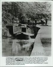 Press Photo Canal boat negotiates Tyrley Locks of England's West Midlands picture