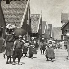 Antique 1910s Marken Holland Netherlands People Stereoview Photo Card P5072 picture