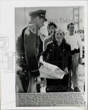 1960 Press Photo Dr. Barbara Moore checks map with patrolman in San Francisco picture