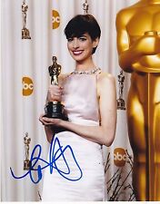 ANNE HATHAWAY SIGNED 8X10 PHOTO AUTHENTIC AUTOGRAPH PROOF CATWOMEN OSCAR COA picture