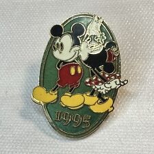Disney 1995 Holiday Minnie & Mickey Disney Store Kiss Disney Pin picture