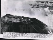 1954 Press Photo US Air Force F-94 Starfires pass over Mount Fujiyama picture