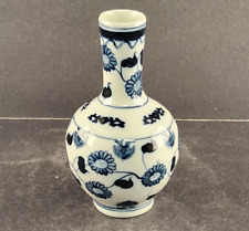 Chinese Porcelain Bud Vase Blue White Round 3