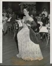 1952 Press Photo Striptease dancer Billie Shonnae charged with murder, Texas picture