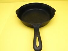 VINTAGE 9 INCH CAST IRON SKILLET NUMBER 6 UNMARKED MAKER WITH POUR LIPS 1-FAMILY picture