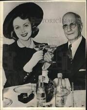 1941 Press Photo William Guggenheim & Mildred Borst toast at New York nightclub picture