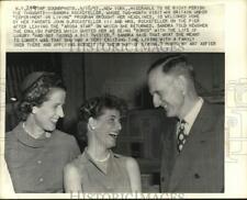 1957 Press Photo Sandra Rockefeller greeted by parents after Britain trip in NY picture