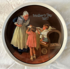 Mother's Day 1987, Norman Rockwell Collectible Plate, Knowles, Exc. Condition picture