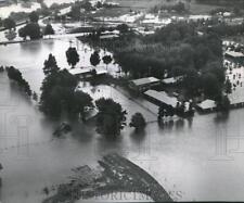 1967 Press Photo Alabama-Choccolocco Creek floods new apartments near Oxford. picture