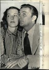 1948 Press Photo Actor Robert Mitchum & wife Dorothy, Hollywood, California picture