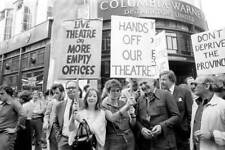 Actresses Francis Cuka left and Janet Suzman carry protest ban- 1977 Old Photo picture