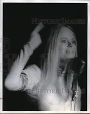 1970 Press Photo Lynn Kellogg, Singer - hcb18304 picture