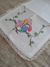 Vtg  White Linen Floral Needlepoint Embroidery Table Runner Lace Edges 37
