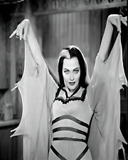 Lily Munster Yvonne De Carlo The Munsters 8 x 10 Photograph Print Photo Picture picture