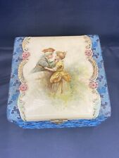 ANTIQUE VICTORIAN CELLULOID COLLAR BOX COLONIAL SCENE WITH AN ANTIQUE COLLAR picture