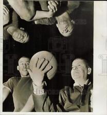 1964 Press Photo Minnesota college basketball coach John Kundla and players picture