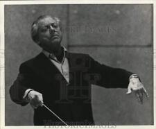 1970 Press Photo Conductor Hans Schmidt-Isserstedt in action - hcb37334 picture
