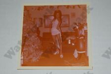 1970s candid woman nice legs shorts heels VINTAGE PHOTOGRAPH  Gv picture