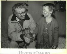 1989 Press Photo Jackie Shelving and Amanda Rush at the Children's Zoo, Texas picture