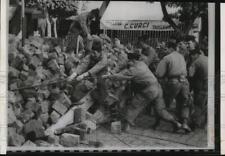 1960 Media Photo Algiers French soldiers demolis anti Gaullist barricades picture