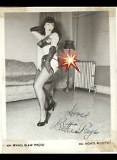 AMERICAN MODEL QUEEN OF PIN-UP BETTIE PAGE SIGNED VINTAGE ORIGINAL 50s 4x5 PHOTO picture