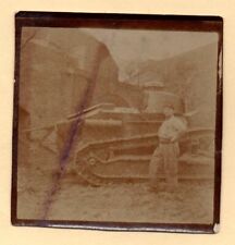 1920s tank soldier photo char renault FT17 picture
