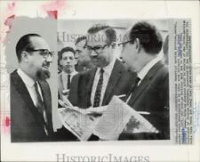 1962 Press Photo Osvaldo Dorticos, Carlos Rodriguez, Raul Roa talk in Uruguay. picture