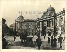 1924 Press Photo Hofburg Imperial Palace In Vienna, Home Of Countess Larisch picture