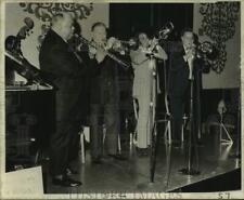 1973 Press Photo New Orleans Jazz Club celebrations with Wild Bill's Jazz Band picture