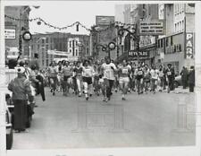 1971 Press Photo Runners in Turkey Trot Open Division, Troy, New York picture