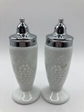 Vintage LE Smith White Milk Glass Salt & Pepper Shaker Set Grape Pattern 5