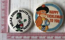 2x VTg Og Ken Dodd THE DIDDYMEN Knotty Ash Happy Ticklemas Pin Badges TV  1970s picture