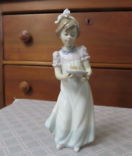 Lladro #5429 HAPPY BIRTHDAY Girl Porcelain Figurine Girl Holding Cake 8