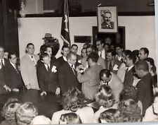 CUBAN MINISTER SEGUNDO CURTI HONORS OUTSTANDING WORKERS CUBA 1951 Photo Y 431 picture