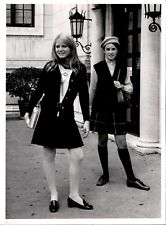 LD324 1968 Orig Photo CHIC TEEN GIRLS FASHION MODEL CLOTHING BY JOHN LAMPLAND picture