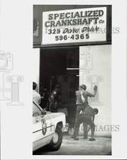 1989 Press Photo Police arrest David Seymour at Specialized Crankshaft picture