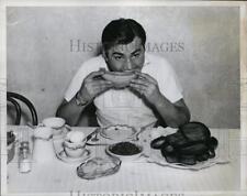 1935 Press Photo Boxer Barney Ross has breakfast with honeydew melon - net00617 picture
